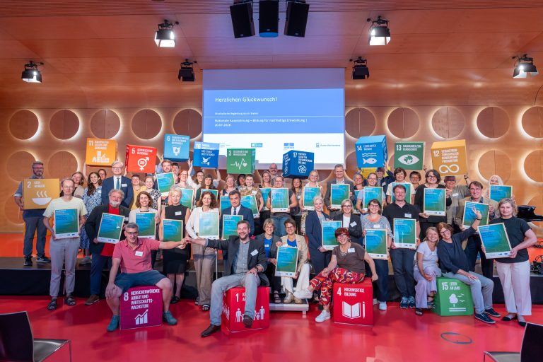 Gruppenbild beim Festival "Bildung für nachhaltige Entwicklung"